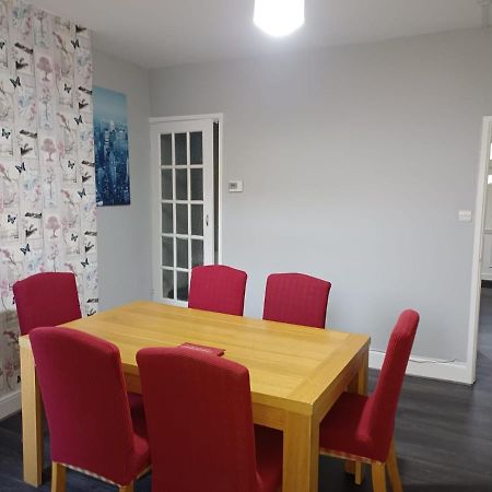 Pearson House - Huku Kwetu 3 Bedroom End Of Terrance House - Family And Business Group Self Catering Accommodation -Huku Kwetu נוטינגהאם מראה חיצוני תמונה