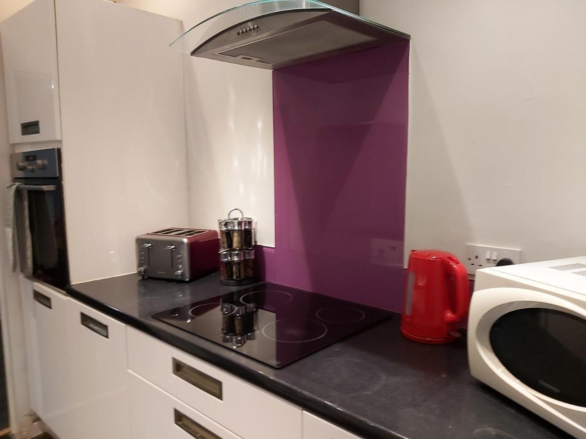 Pearson House - Huku Kwetu 3 Bedroom End Of Terrance House - Family And Business Group Self Catering Accommodation -Huku Kwetu נוטינגהאם מראה חיצוני תמונה