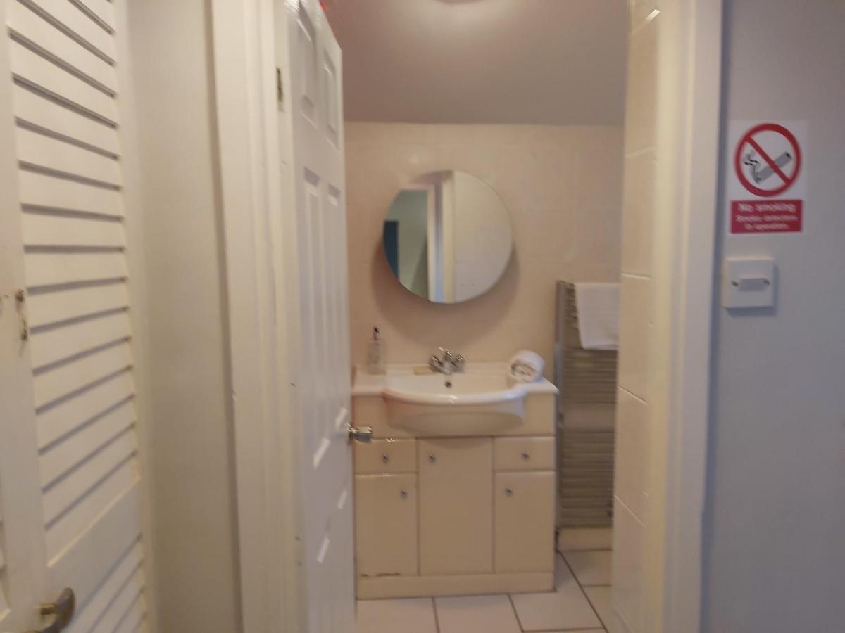 Pearson House - Huku Kwetu 3 Bedroom End Of Terrance House - Family And Business Group Self Catering Accommodation -Huku Kwetu נוטינגהאם מראה חיצוני תמונה