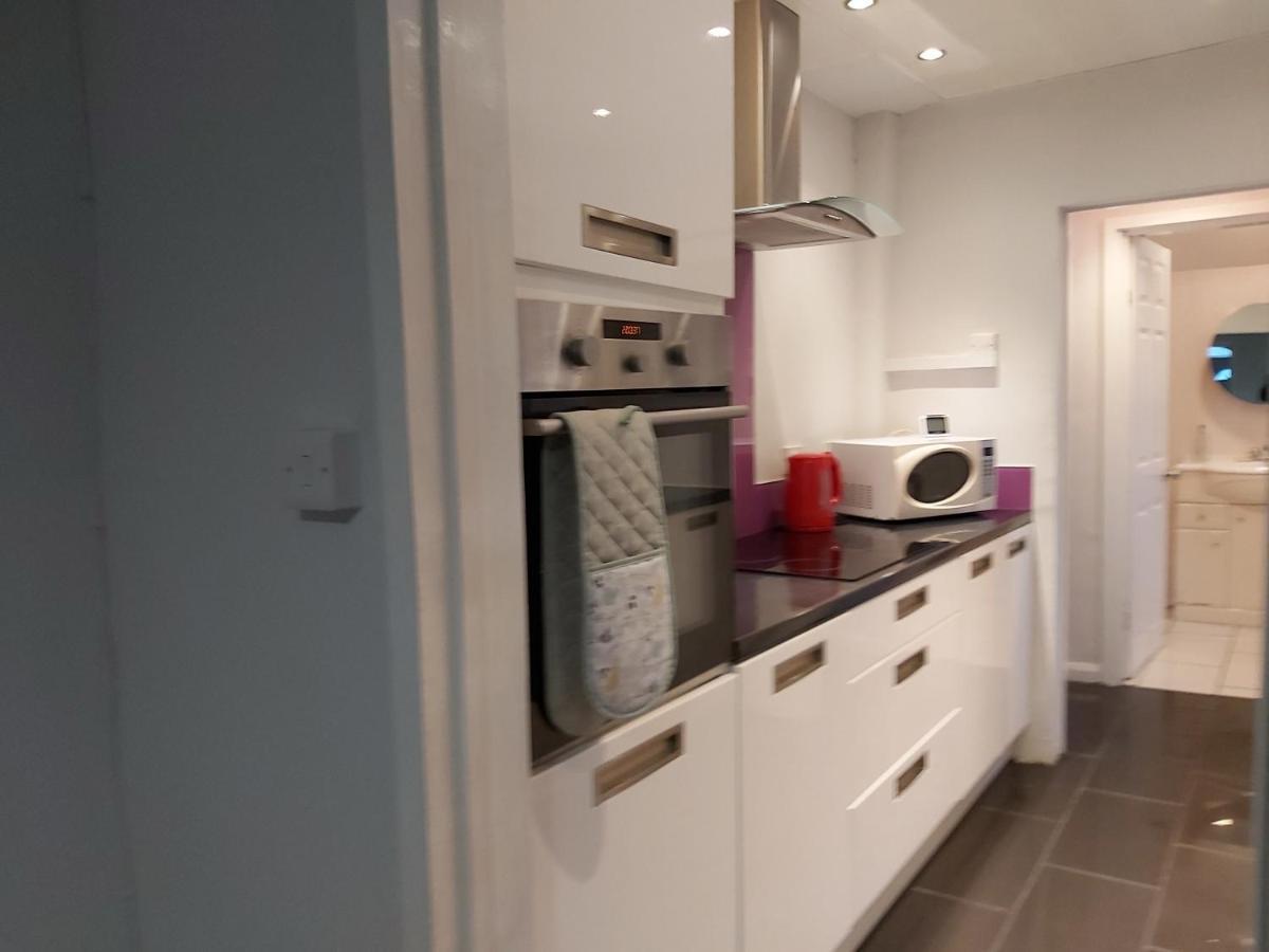 Pearson House - Huku Kwetu 3 Bedroom End Of Terrance House - Family And Business Group Self Catering Accommodation -Huku Kwetu נוטינגהאם מראה חיצוני תמונה