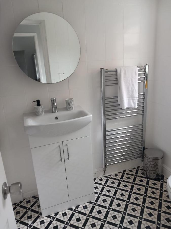 Pearson House - Huku Kwetu 3 Bedroom End Of Terrance House - Family And Business Group Self Catering Accommodation -Huku Kwetu נוטינגהאם מראה חיצוני תמונה