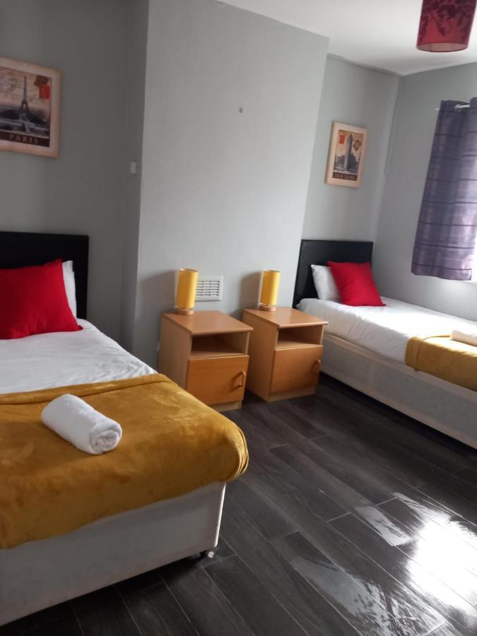 Pearson House - Huku Kwetu 3 Bedroom End Of Terrance House - Family And Business Group Self Catering Accommodation -Huku Kwetu נוטינגהאם מראה חיצוני תמונה