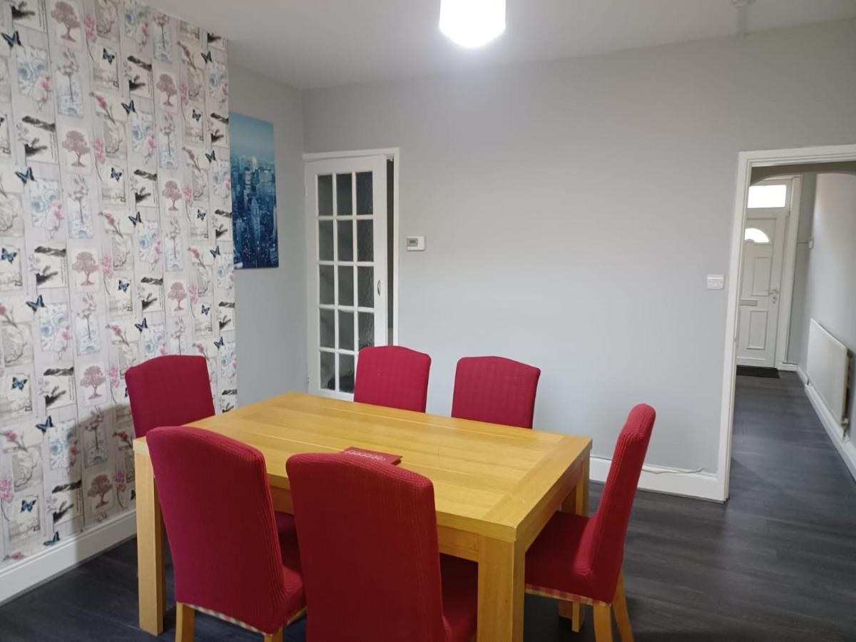 Pearson House - Huku Kwetu 3 Bedroom End Of Terrance House - Family And Business Group Self Catering Accommodation -Huku Kwetu נוטינגהאם מראה חיצוני תמונה