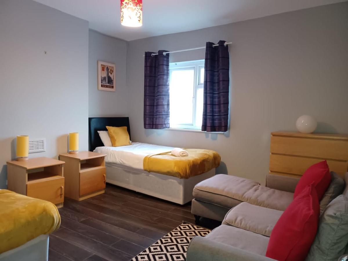 Pearson House - Huku Kwetu 3 Bedroom End Of Terrance House - Family And Business Group Self Catering Accommodation -Huku Kwetu נוטינגהאם מראה חיצוני תמונה